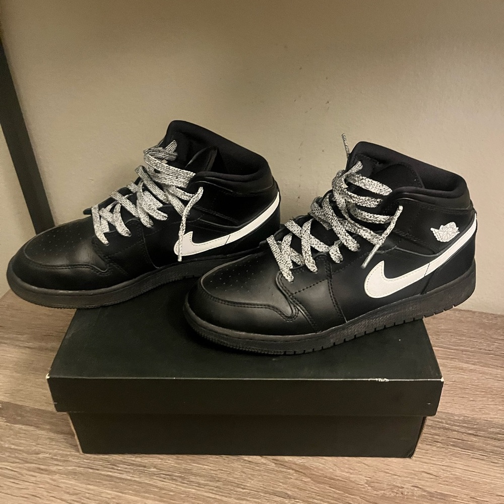 Air Jordan 1 Retro Mid